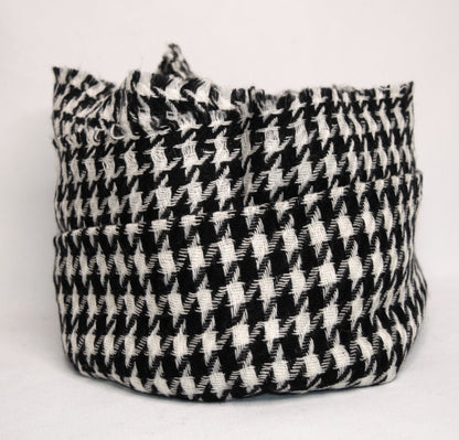 Soft Cashmere Scarf in Classic Houndstooth Pattern