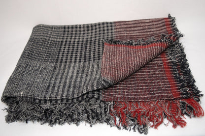 Soft cotton plaid scarf with red detailing